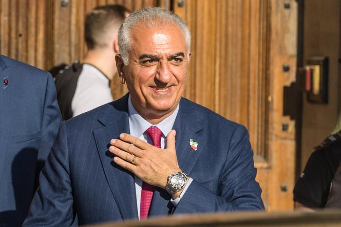 Reza Pahlavi ، ولي العهد الإيران ، في وستمنستر ، بعد اجتماع في مجلس العموم ، في لندن ، 30 يونيو 2025.