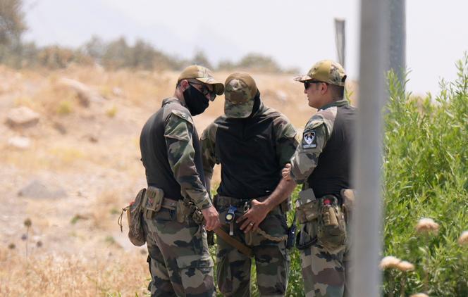 تقوم قوات الشرطة الكردية بتأمين موقع Casene Cave ، حيث يجب على مقاتلي PKK وضع أذرعهم ، في محافظة Souleimanié ، في شمال العراق في 11 يوليو 2025.