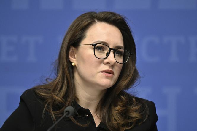 Ioulia Svyrydenko ، رئيس الوزراء الأوكراني الجديد ، في مؤتمر صحفي في Kyiv في 8 مايو 2025.