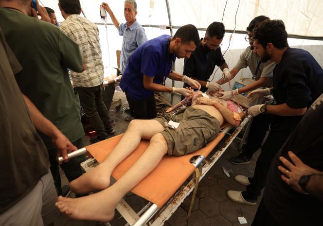 فلسطيني مسيحي أصيب في المستشفى العربي العثلي ، بعد إضراب إسرائيلي على كنيسة سانت فاميل ، في مدينة غزة ، في 17 يوليو 2025.