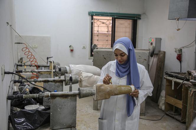 في المركز البلدي للأعضاء الاصطناعيين والشلل في مدينة غزة ، 28 أبريل 2025.