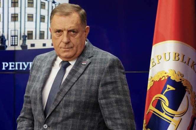 ظهر رئيس الصرب البوسني ، ميلوراد دوديك ، في مؤتمر صحفي في بانجا لوكا ، على بعد حوالي 240 كيلومتر شمال غرب سراييفو.