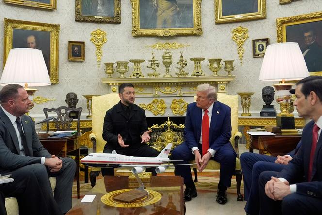 الرئيس الأوكراني فولوديمير زيلنسكي ، ونظيره الأمريكي ، دونالد ترامب ، في 18 أغسطس ، في المكتب البيضاوي ، في البيت الأبيض.