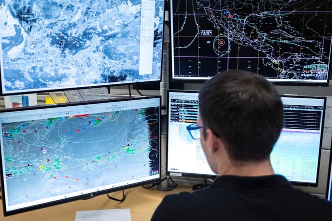 المركز الوطني للمركز في وكالة المراقبة المحيطية والغلاف الجوي الأمريكية (NOAA) في ميامي ، فلوريدا ، الولايات المتحدة ، 30 مايو 2025.