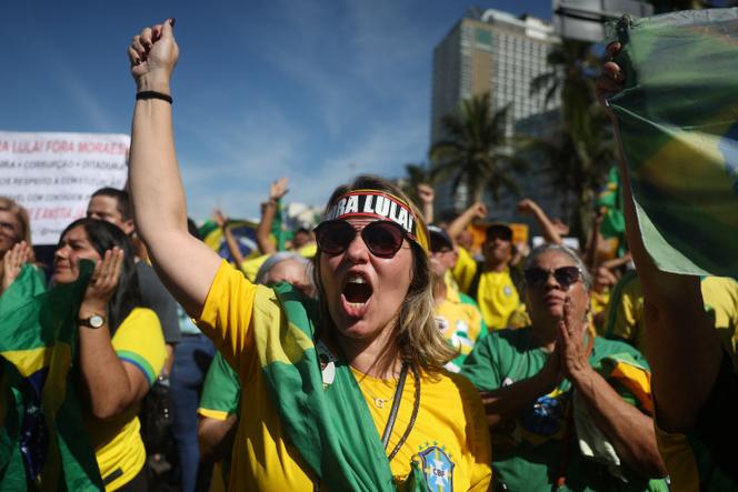 يشارك مؤيدو الرئيس البرازيلي السابق جير بولسونارو في مظاهرة ضد التدابير التي اتخذتها المحكمة العليا في البرازيل كجزء من محاكمة بولسونارو ، في كوباكابانا ، في ريو دي جانيرو ، في البرازيل ، في 3 أغسطس 2025.