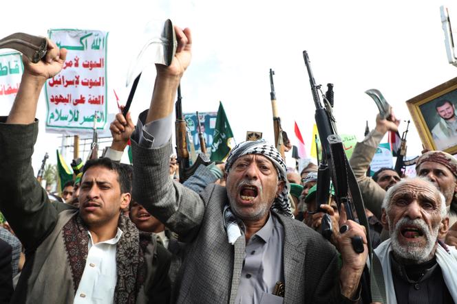 أنصار الهوثيين خلال مسيرة ضد إسرائيل ، سانا ، اليمن ، 29 أغسطس 2025.