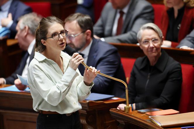Aurore Bergé ، وزير مندوب المسؤول عن المساواة بين النساء والرجال ومكافحة التمييز ، خلال جلسة الأسئلة في الحكومة في الجمعية الوطنية ، في 18 مارس 2025.