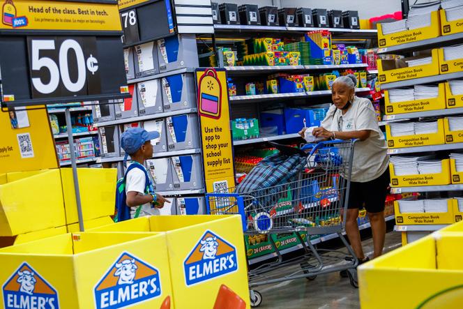 في سوبر ماركت Walmart في Secaucus ، نيو جيرسي ، الولايات المتحدة ، 11 يوليو 2024. 