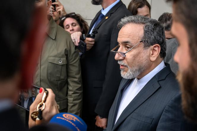 وزير الخارجية الإيراني ، عباس أراغتشي ، بعد اجتماع حول البرنامج النووي في طهران ، بحضور الاتحاد الألماني والفرنسي والبريطاني والأوروبي ، في جنيف (سويسرا) ، 20 يونيو 2025.