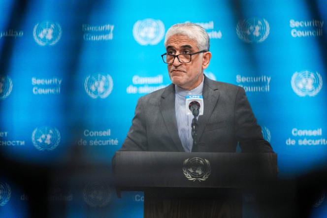 السفير الإيراني لدى الأمم المتحدة ، أمير سايد إرافاني ، بعد مجلس الأمن التابع للأمم المتحدة في نيويورك في 19 سبتمبر 2025.