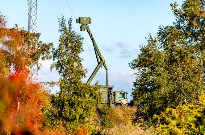 يظهر تركيب رادار متنقلة في موقع Amager العسكري الدنماركي ، بالقرب من قرية Dragor ، في Côte D'Oresund ، في 26 سبتمبر 2025.