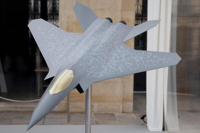 نموذج لنظام القتال الجوي في المستقبل ، SCAF ، المقدمة في سياق قصر Elysée في يناير 2023.