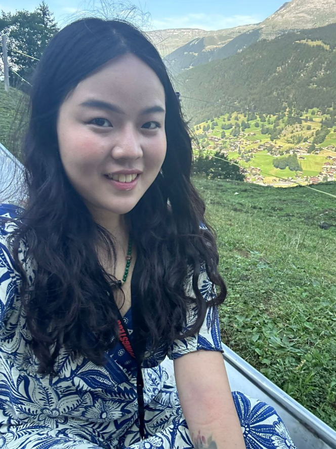 Zhang Yadi ، في صورة بث من موقع 