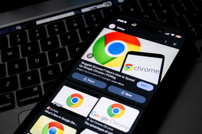 يتم عرض شعارات Google Chrome على الهاتف المحمول في أوستن (الولايات المتحدة) في 21 نوفمبر 2024.