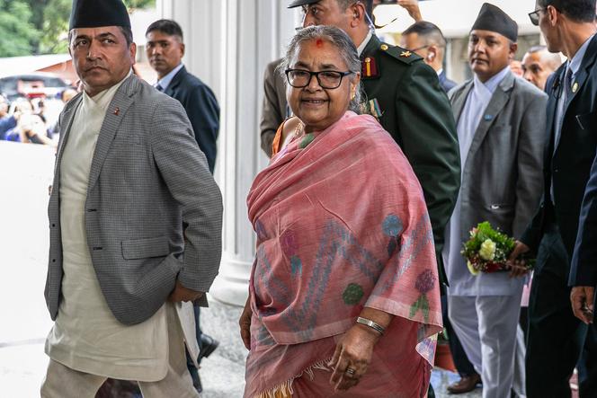 Sushila Karki ، رئيس الوزراء الجديد للحكومة المؤقتة النيبالية في كاتماندو في 14 سبتمبر 2025.