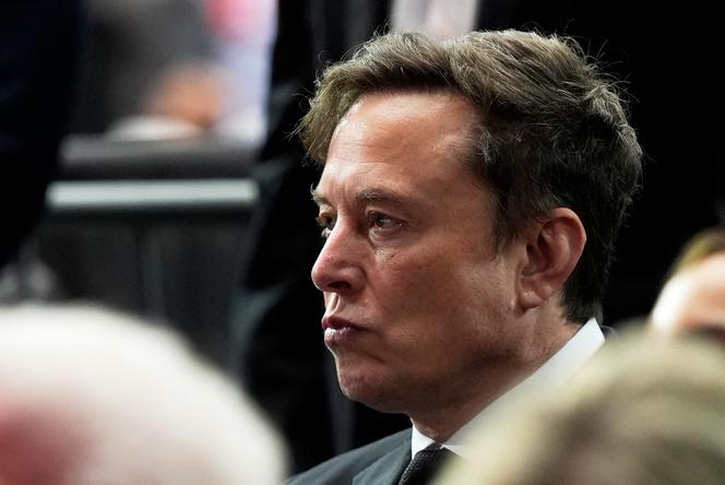 الرئيس التنفيذي لشركة Tesla إيلون ماسك خلال حفل تأبين تكريما لتشارلي كيرك، الناشط الأمريكي المحافظ المقتول، في جلينديل، أريزونا، 21 سبتمبر 2025. 