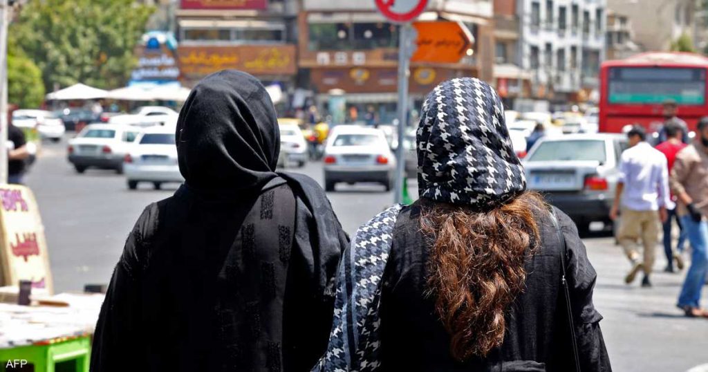 الحجاب بإيران.. مشكلة يحاول النظام عدم توظيفها سياسيا وأمنيا
