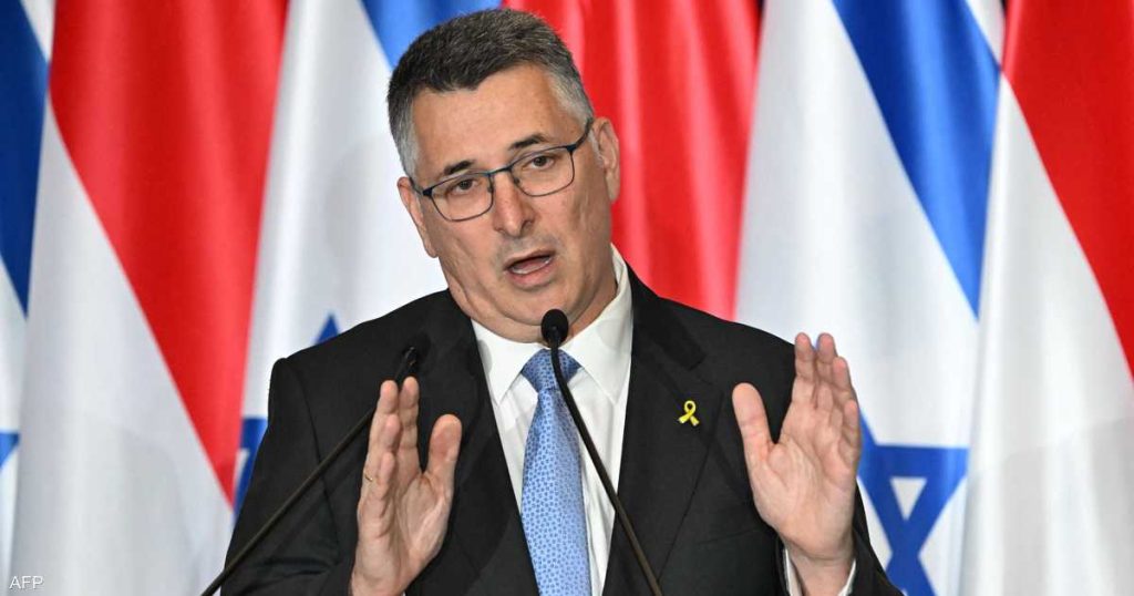 ساعر: إسرائيل لن تدفن رأسها في الرمال أمام تسليح حزب الله