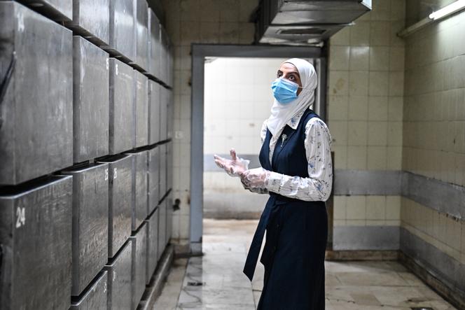 سارة ملحم في غرفة التبريد الرئيسية في مستشفى المواساة الجامعي بدمشق في 17 أيلول.
