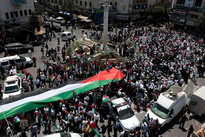 مظاهرة تضامنية مع غزة والأسرى الفلسطينيين في السجون الإسرائيلية، في رام الله، الضفة الغربية، 3 أغسطس، 2025. 