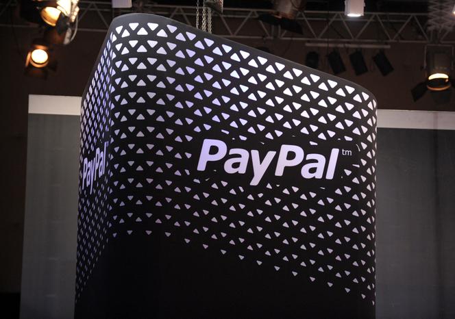 شعار PayPal ، نظام الدفع الخاص الذي أطلق 