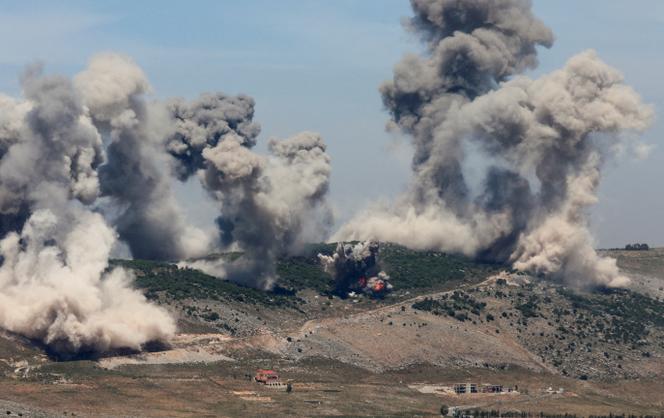 في منطقة النبطية، في أعقاب الغارات الإسرائيلية التي شوهدت من مرجعيون، في جنوب لبنان، في 8 مايو 2025.