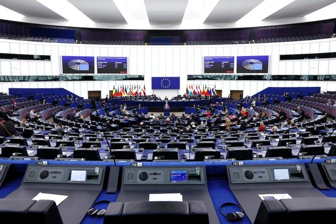 أورسولا فون دير لاين في البرلمان الأوروبي في ستراسبورغ، شرق فرنسا، في 22 أكتوبر 2025. 