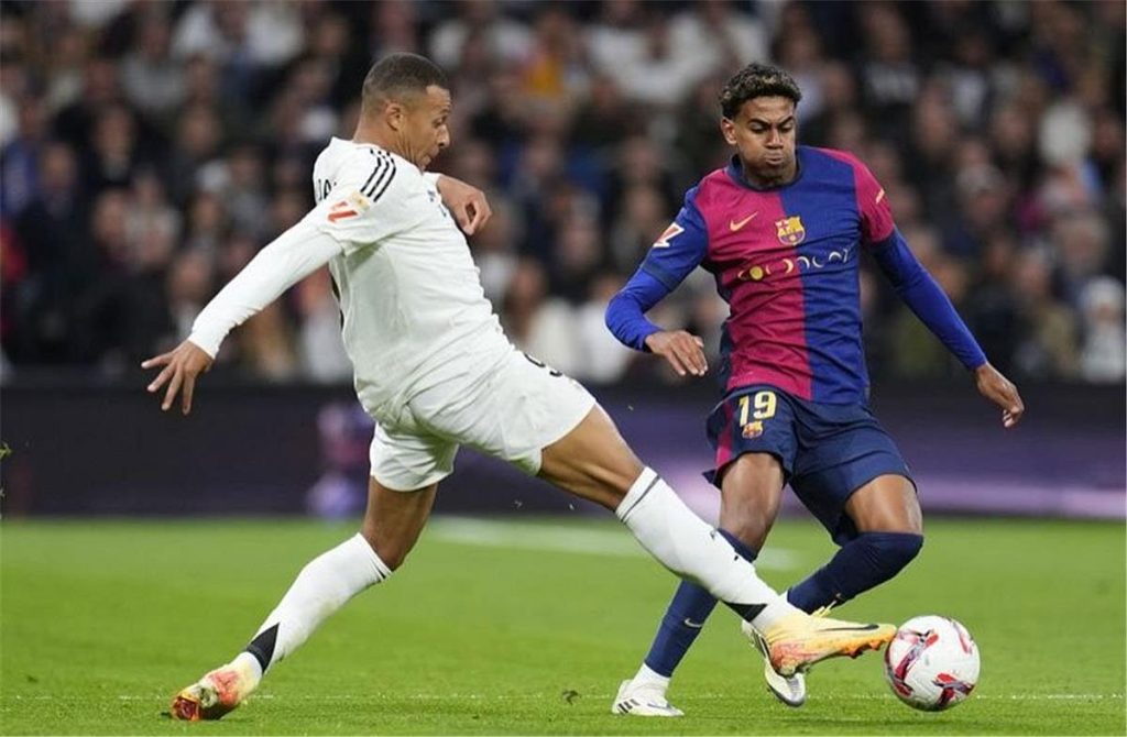 كلاسيكو ريال مدريد وبرشلونة.. الموعد والتشكيل المتوقع