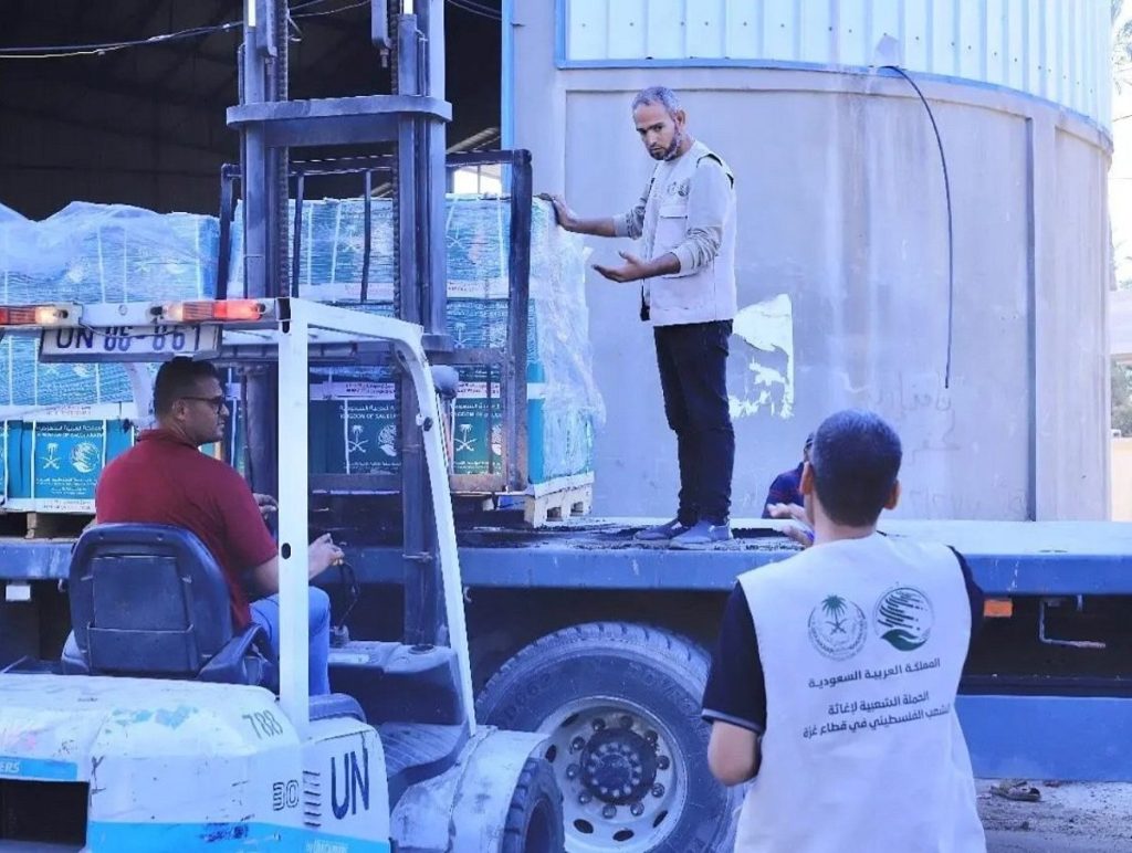 وصول قافلة إغاثية سعودية جديدة إلى قطاع غزة