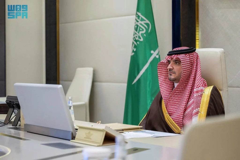 وزير الداخلية يدشّن وحدة الأورام المتنقلة التابعة للخدمات الطبية