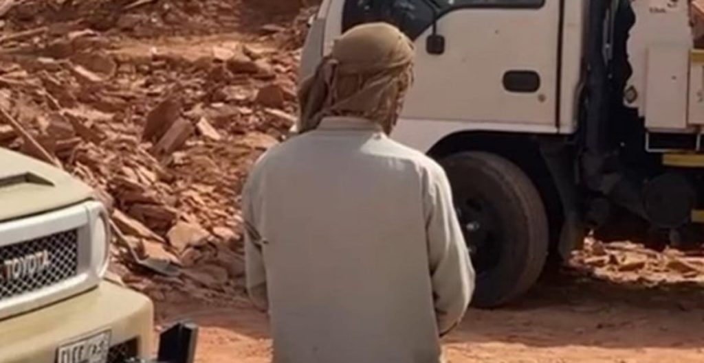 ضبط مقيم أفغاني لاستغلاله الرواسب في منطقة حائل