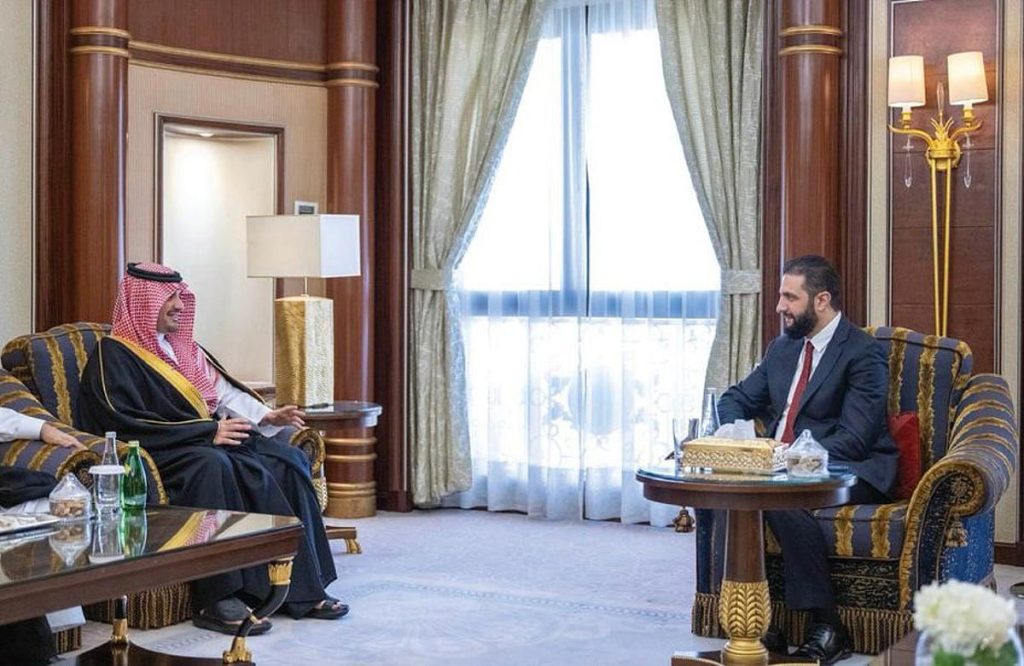 بتوجيه ولي العهد.. وزير الداخلية يلتقي الرئيس السوري