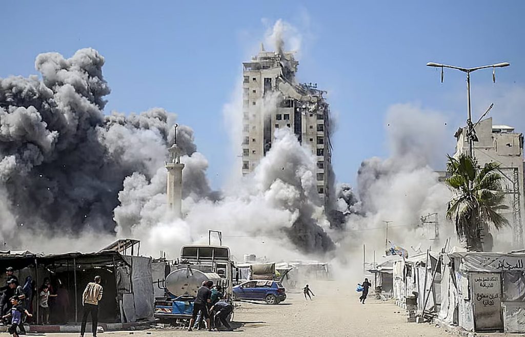 «نتنياهو»  يأمر بتنفيذ «ضربات قوية» على قطاع غزة