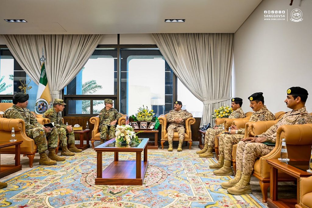 رئيس الجهاز العسكري يبحث أوجه التعاون مع كبير مسؤولي الدفاع بالسفارة الأمريكية