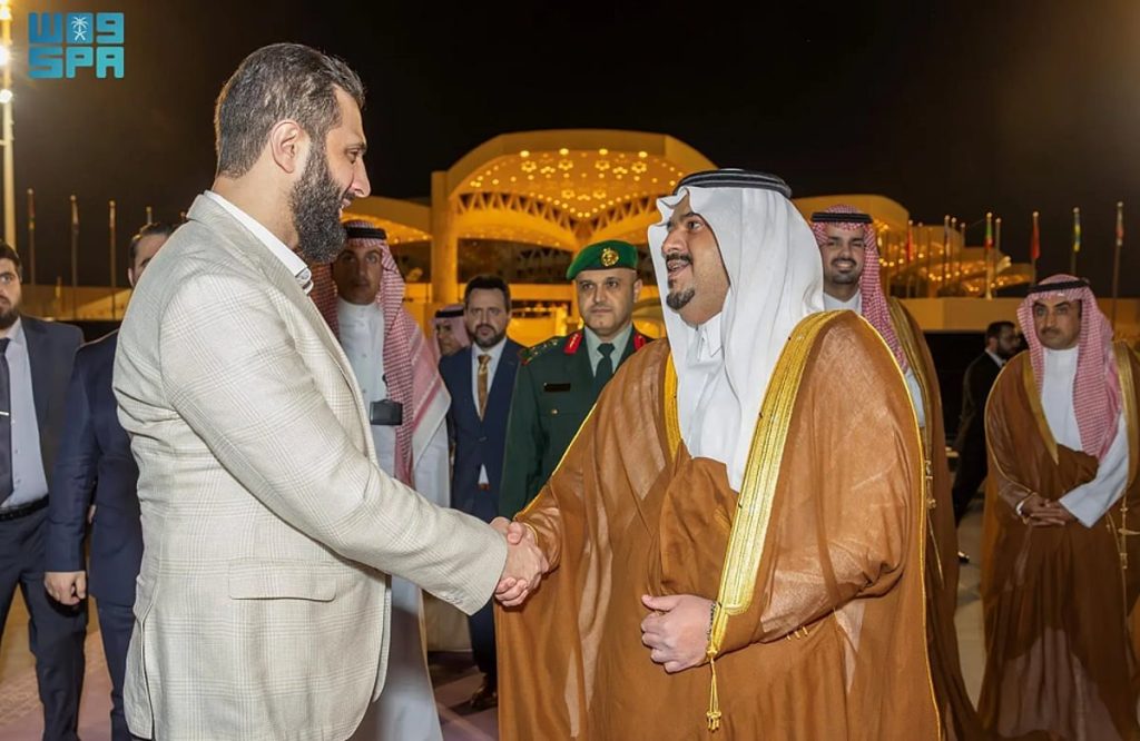 الرئيس السوري يغادر الرياض وفي مقدمة مودعيه نائب أمير المنطقة