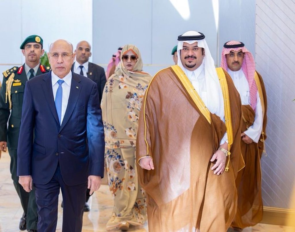 الرئيس الموريتاني يغادر الرياض وفي مقدمة مودعيه نائب أمير المنطقة