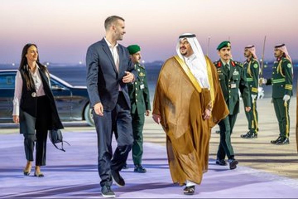 رئيس وزراء الجبل الأسود يغادر الرياض وفي مقدمة مودعيه نائب أمير المنطقة