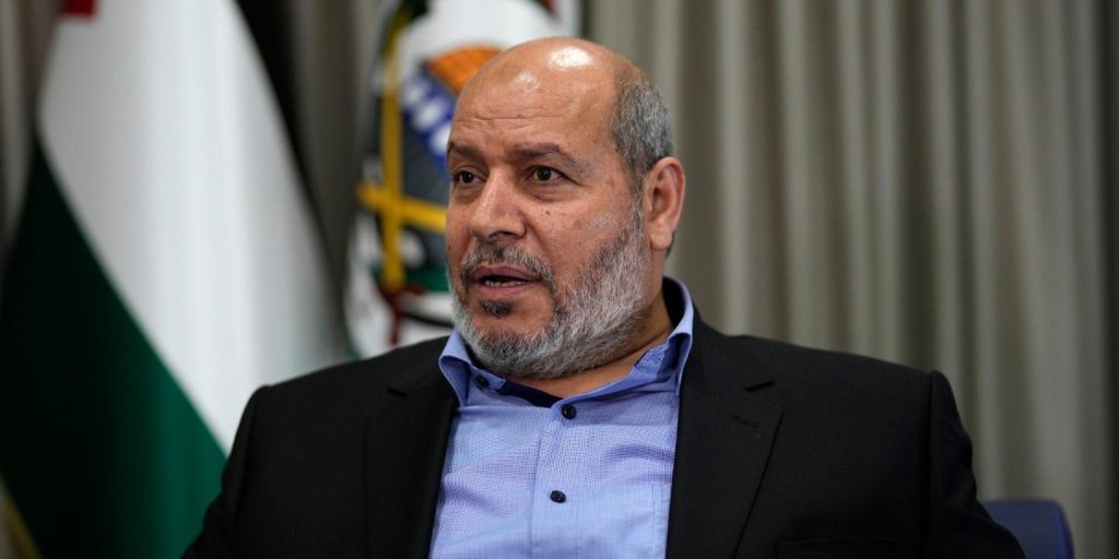 بث مباشر من غزة: يقول كبير مفاوضي حماس: “الصفقة في مراحلها الأولى”.