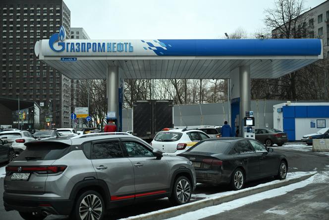 محطة خدمة من منتج البترول الروسي Gazprom Neft ، في موسكو ، في 13 يناير 2025.