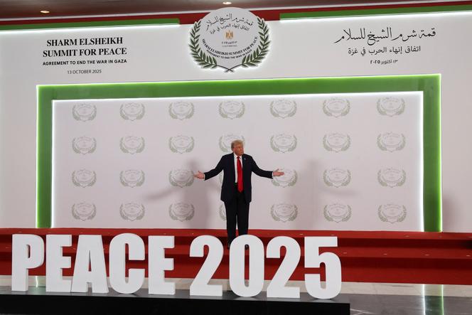 دونالد ترامب، خلال قمة قادة العالم حول إنهاء حرب غزة، في شرم الشيخ، مصر، 13 أكتوبر 2025. 