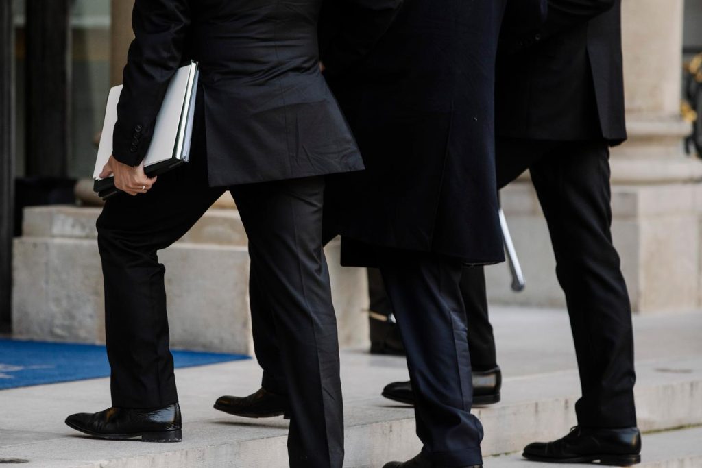 عقيدة إيمانويل ماكرون المتطورة تجاه الشركات الإسرائيلية المشاركة في الحرب في غزة