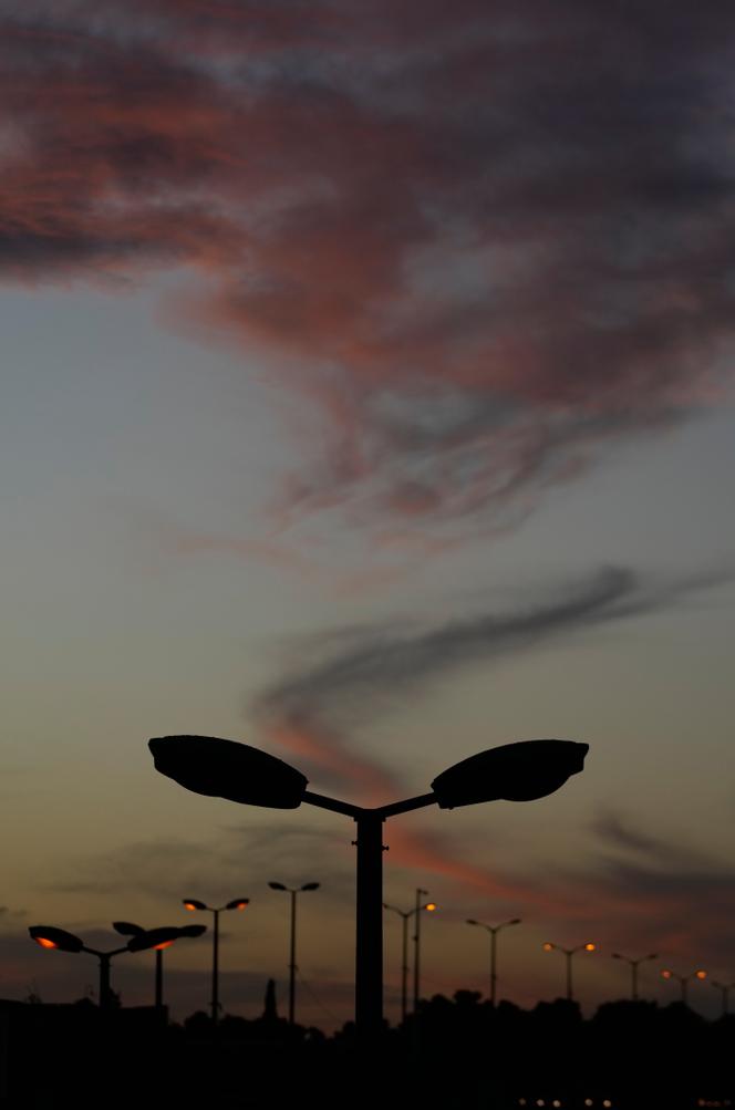 سماء طهران عند غروب الشمس، 21 أكتوبر 2025. 