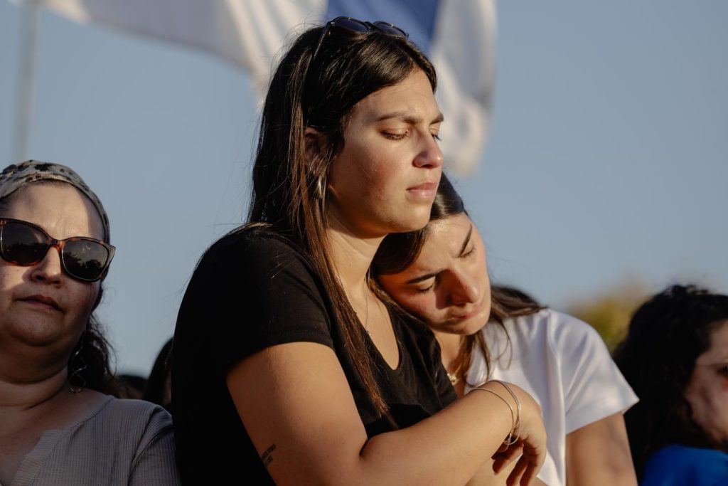 “يتعلم الأطفال أن إسرائيل وشعبها يأتيان في المقام الأول”