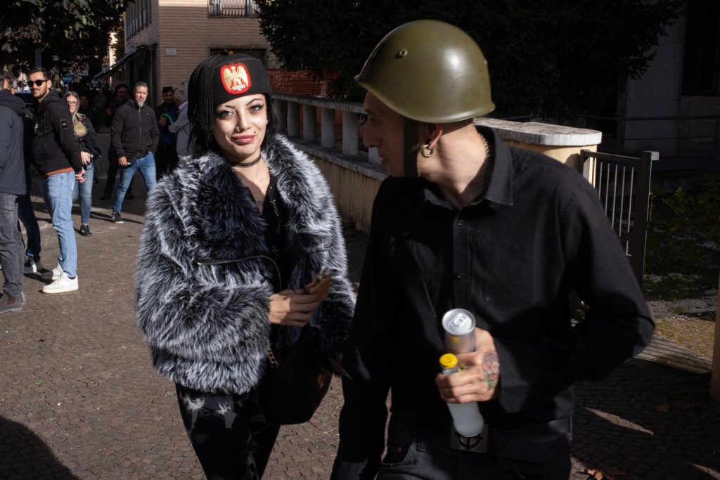 وفي إيطاليا، يمجد أنصار ميلوني الشباب النظام الفاشي، بينما يتزايد العنف اليميني المتطرف