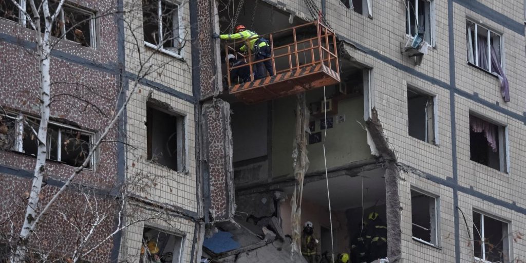 الحرب في أوكرانيا: هجمات روسية جديدة على مواقع الطاقة في جميع أنحاء أوكرانيا، “تحرم الناس من الكهرباء والماء والحرارة”، كما تقول كييف