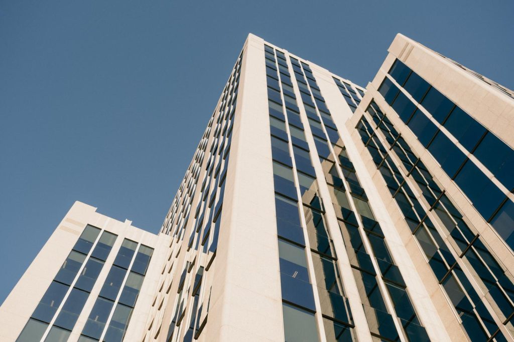 الروس المناهضون للكرملين هم الضحايا الجانبيون للعقوبات المفروضة على موسكو