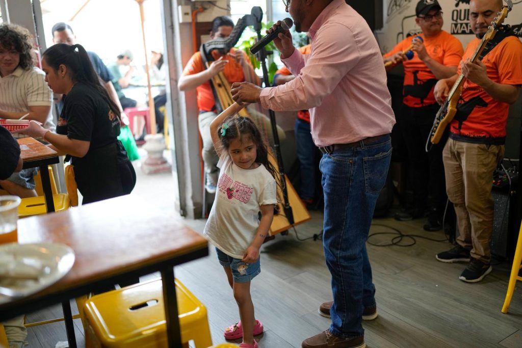 وفي تشيلي، الهجرة الفنزويلية في قلب الحملة الرئاسية