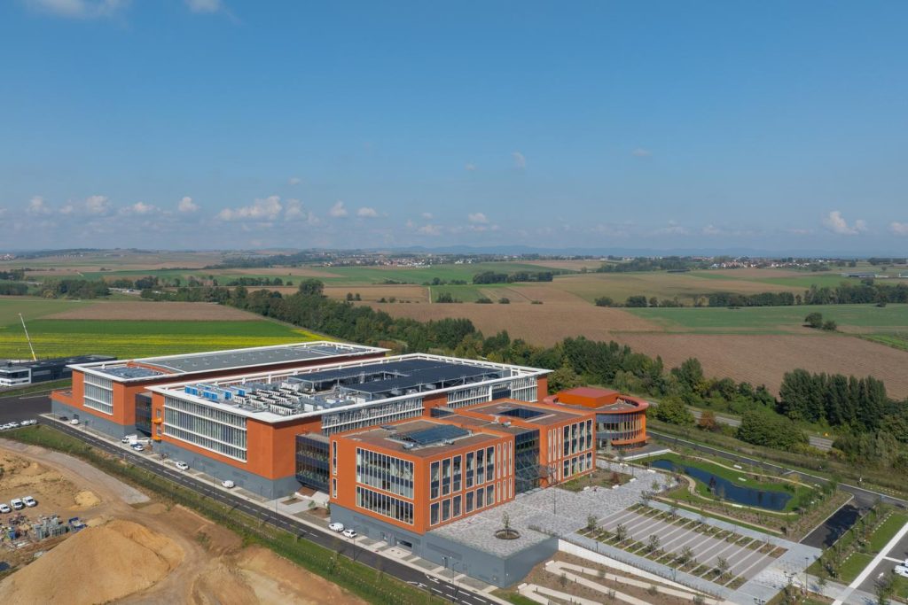 الاتحاد الأوروبي على استعداد لضرب بقوة ضد عملاق الاتصالات الصيني