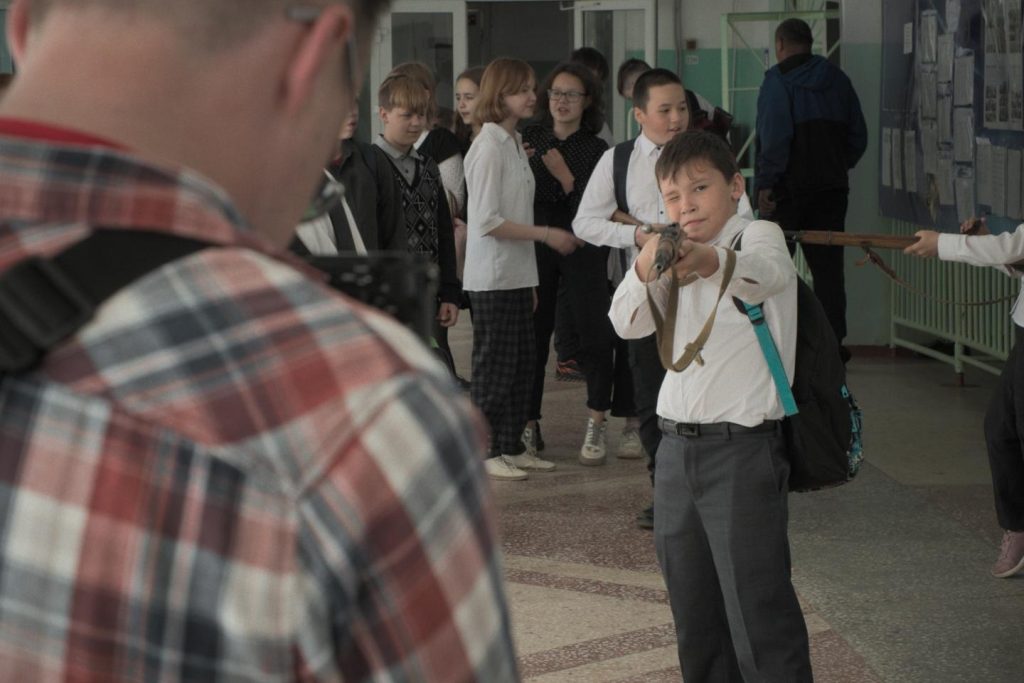 “السيد لا أحد ضد بوتين”، الغوص في عسكرة المدارس في روسيا