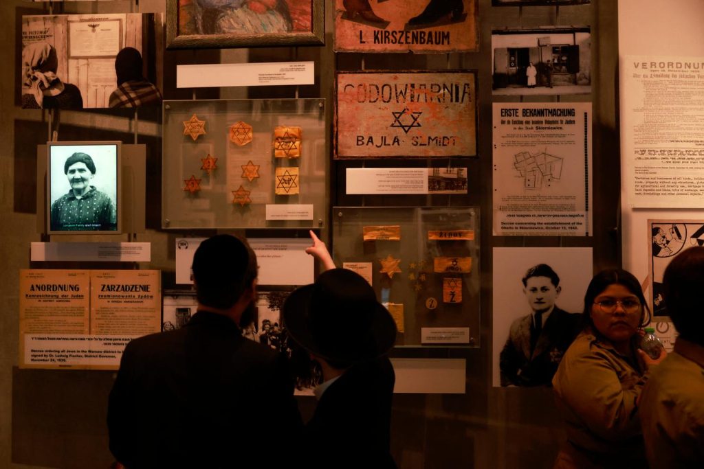 بولندا تستدعي السفير الإسرائيلي بعد نصب ياد فاشيم التذكاري على النجمة الصفراء